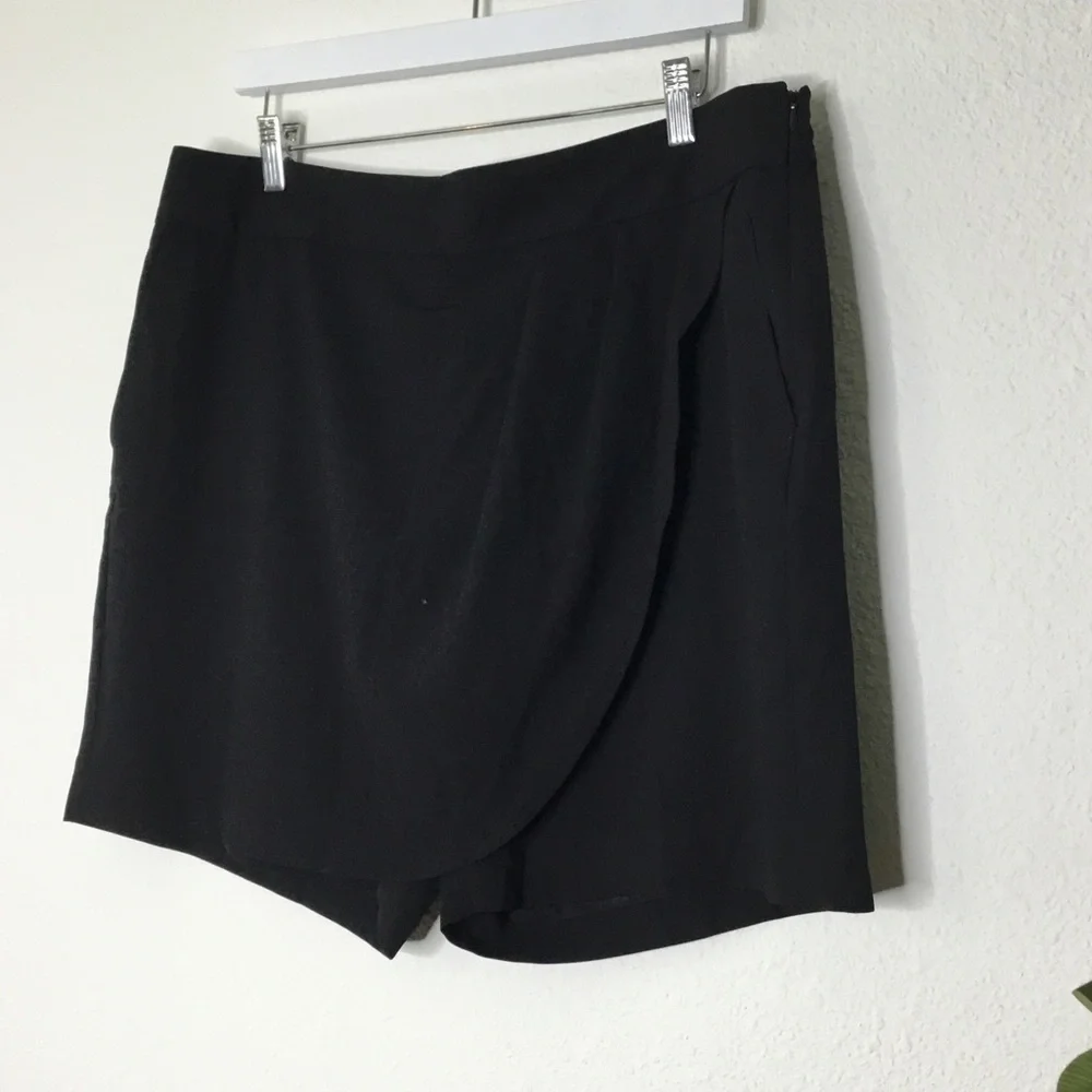 NWT Liz Claiborne Short Skort